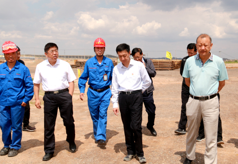 中衛(wèi)市市長(zhǎng)李曉波一行到寧夏華御調(diào)研項(xiàng)目進(jìn)度