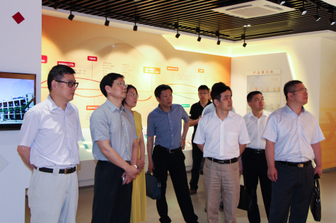 參加“全市構(gòu)建和諧勞動關(guān)系建設(shè)推進(jìn)會” 領(lǐng)導(dǎo)走進(jìn)蘇化科技園